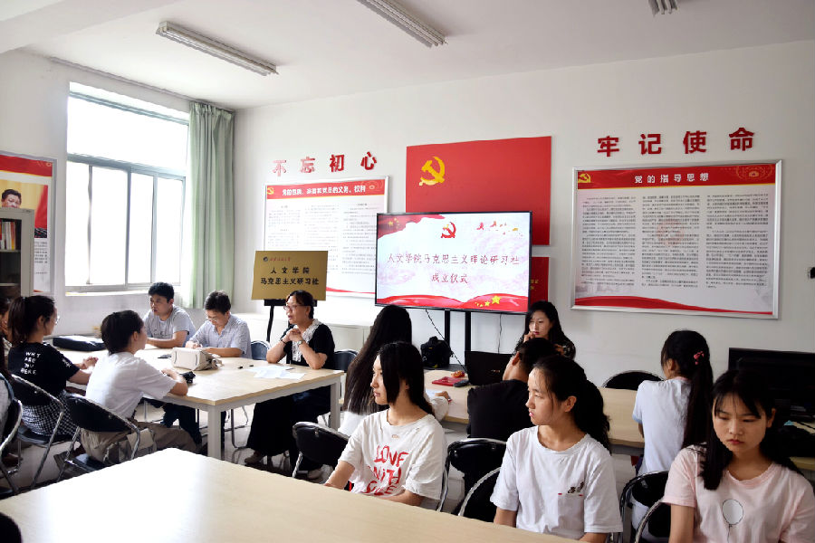 袁書記發(fā)言.JPG